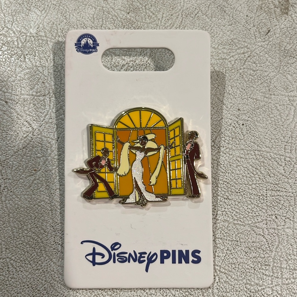 Disney princess Tiana  pin brand new